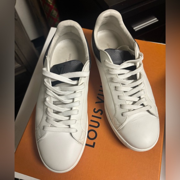 Louis Vuitton sneakers size 8USM - Picture 1 of 5